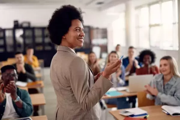 Práticas Docentes: Aprendendo a Ensinar